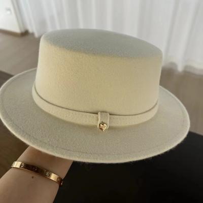 Autumn and Winter British Style Love Decorative Flat Top Top Top Hat Wide Brim Sunshade Retro Woolen Jazz Hat