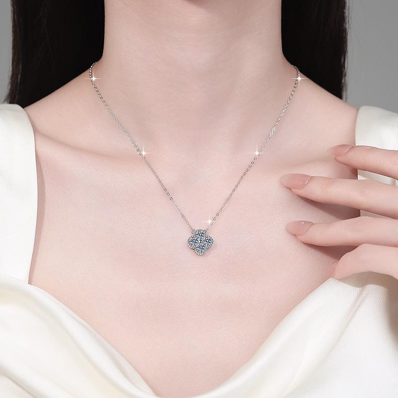 Women's Moissanite Four-Leaf Clover Necklace Pendant, Light Luxury S925 Sterling Silver Clavicle Chain