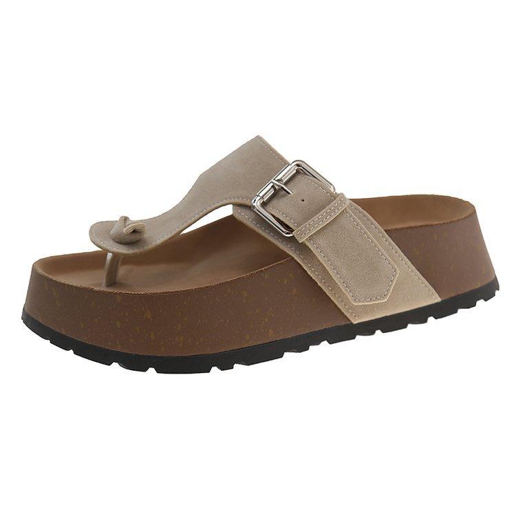 Koreansk version av nischade platåtofflor med klämma dam 2025 vår nya mode flip-flops strandsandaler