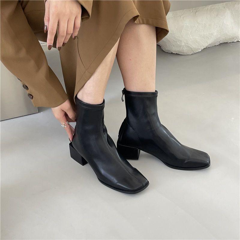 

2025 new square head thick-soled rear zipper leather Martin boots British style short tube large size velvet women s boots 41-43 34