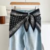 Leichter Luxus Schwarzer dreieckiger Taillenschal Fart-Vorhang Damen Herbstmode Ausländischer Stil Vielseitiger Taillen-Seidenschal Tube Top Tasche Kopftuch Dünn