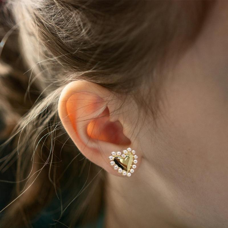 Heart Studs Earrings Creative Ear Accessory Heart Ear Studs Suitable for Teens and Youthful Fashion Lovers Present