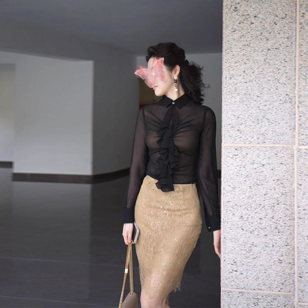 High-Waisted Lace Spliced Elegant 2025 Slimming Short Skirt