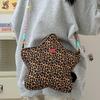 Rucksack in Sternform mit Leopardenmuster, verstellbarem Riemen, lässiger Schultertasche aus Nylon für Reisen, Shopping und Partys KTY