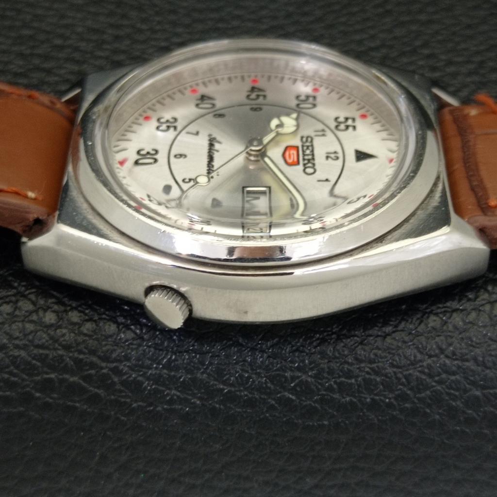 AUTOMATIC 7009A VINTAGE SEIKO 5 JAPAN MENS SILVER COLOR DIAL WATCH A701531-5 R206b-a701531