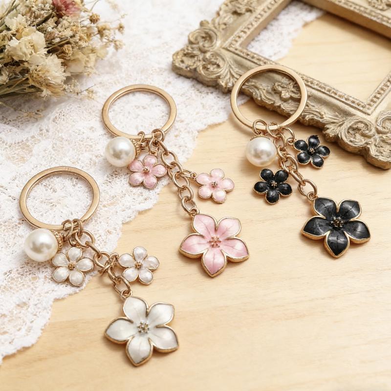 Lovely Cherry Blossom Keychain Three Flower Pendant Key Ring Fashion Bag Accessory for Girls Birthday Gift School Bag Decor