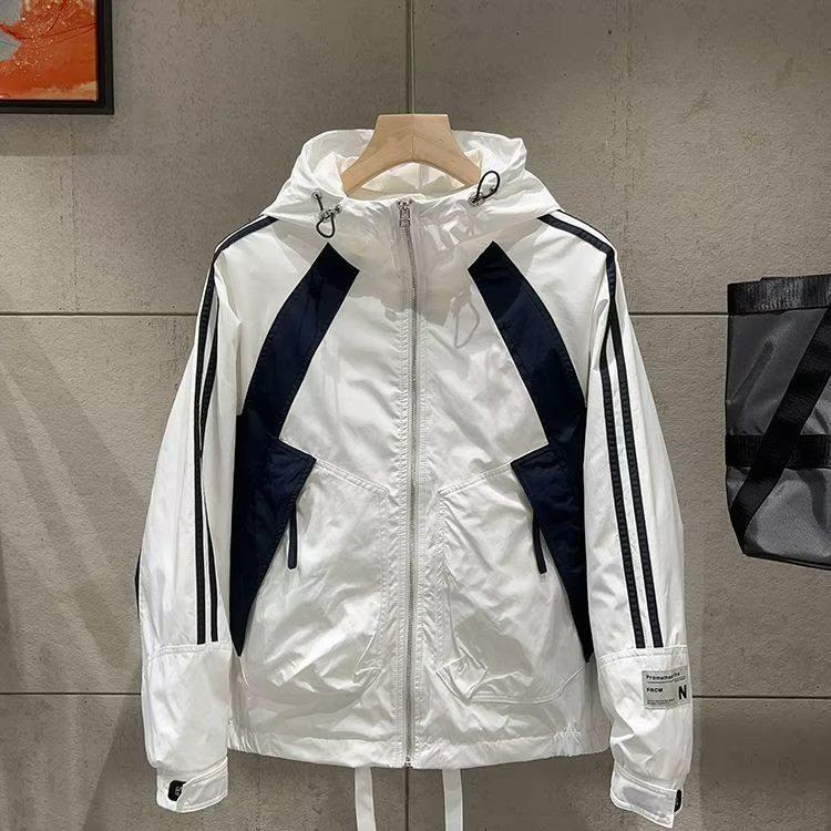

Мужские стильные куртки с капюшоном: Варианты цветов осень/зима, универсальный, модный и повседневный крой. 2XL белый