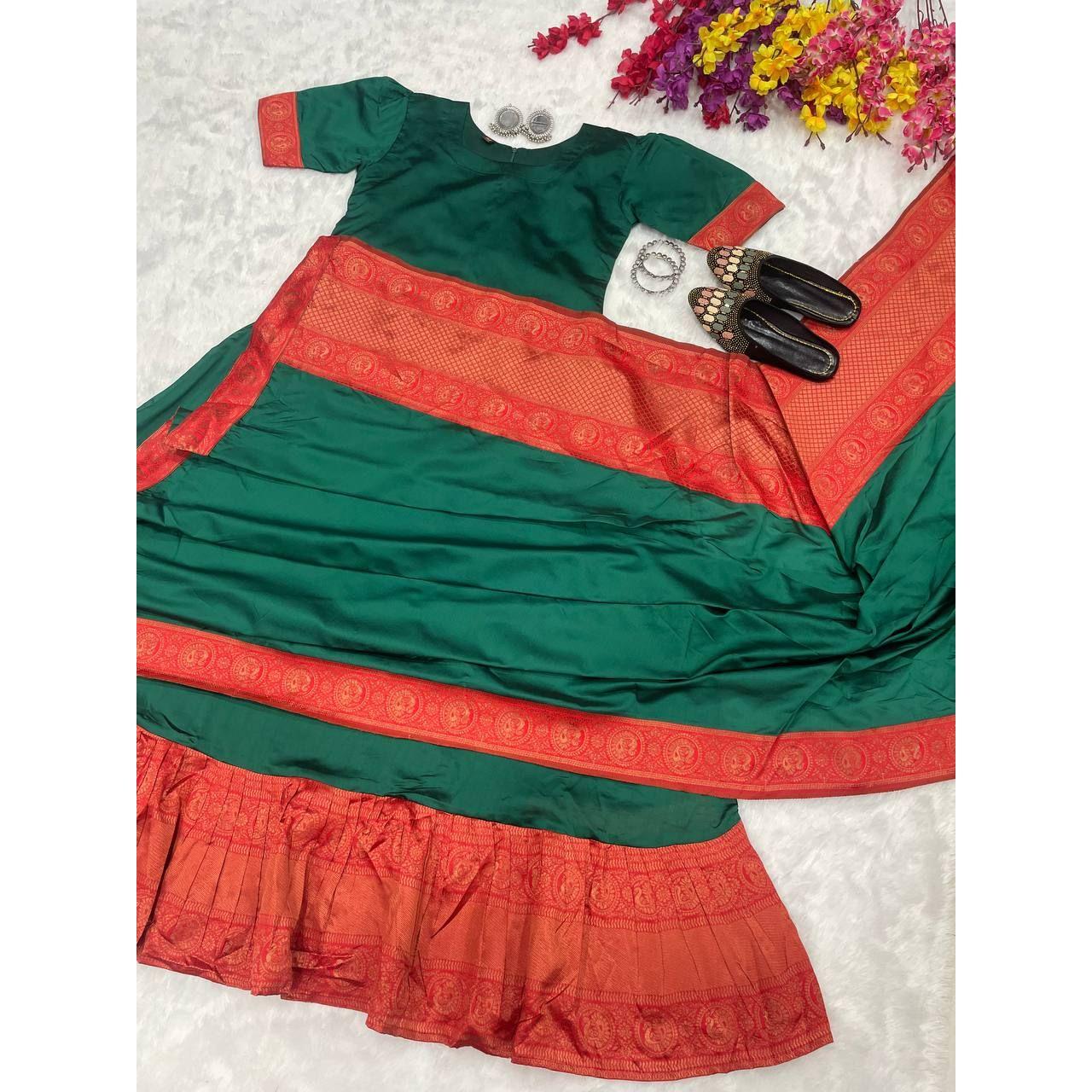 

Представляем новое трендовое платье-сари из жаккардовой ткани