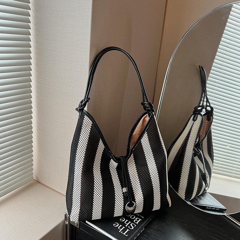 Große gewebte Tasche Damen Sommer neue lässige gestreifte Schultertasche Klasse Pendler Tragetasche