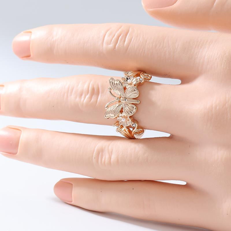 Klassischer handgeschnitzter Schmetterling Damenring Kreativität Goldfarbenes Metall Geometrie Tägliches Tragen Party Schmuck Jahrestagsgeschenk