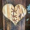 Dekoration für die Wand mit gebrochenem Herzen - Holz-genähtes Herz-Ornament für die Heimdekoration, Dekostück mit Vintage-Liebesthema für die Wandkunst