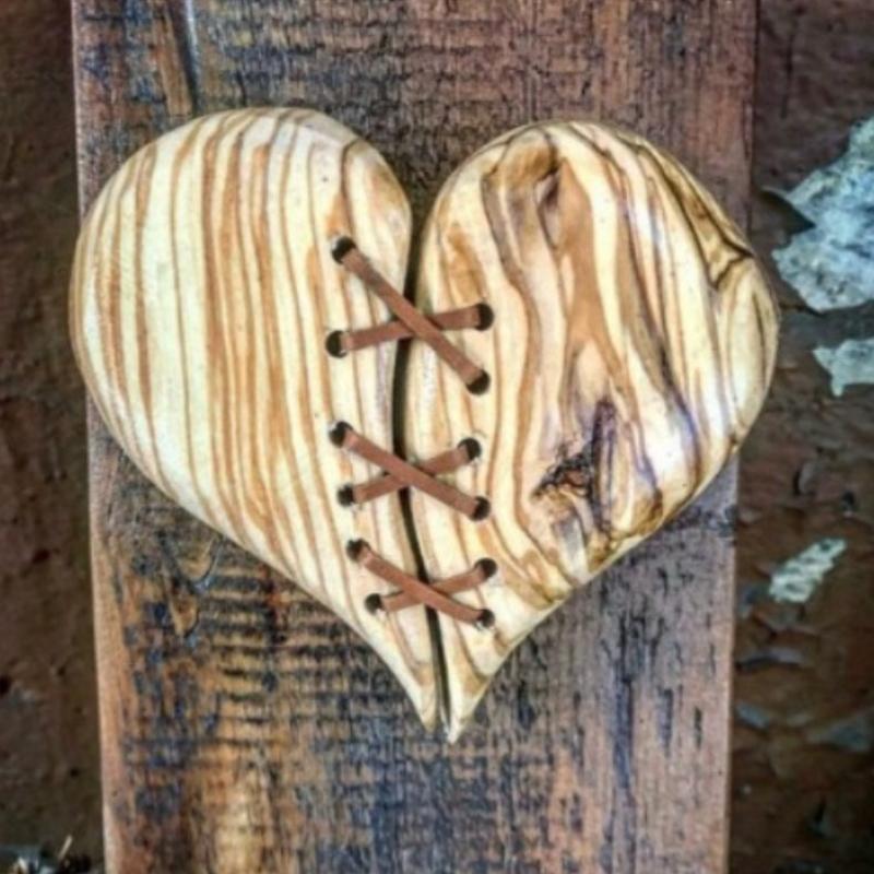 Dekoration für die Wand mit gebrochenem Herzen - Holz-genähtes Herz-Ornament für die Heimdekoration, Dekostück mit Vintage-Liebesthema für die Wandkunst