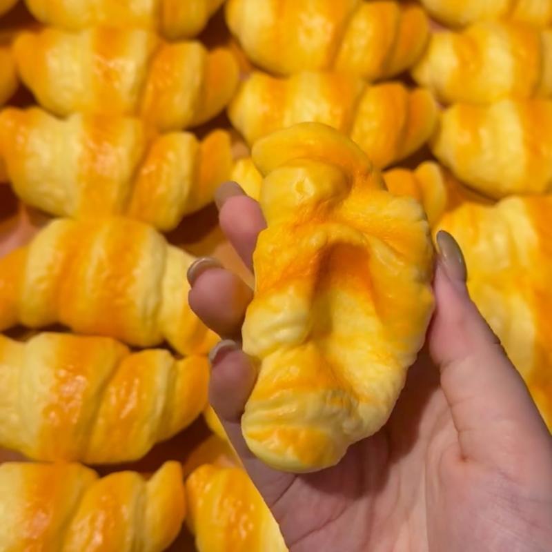 Anxiety Relief Slow Rebound Toy 1Pcs Fun Croissant Cat Paw Fried Dough Stick Squishy Squeeze Toy for Home Office Relax Gift