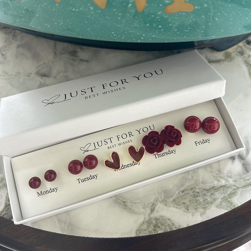 Tygodniowy Zestaw Kolczyków Sztyftów z Perłami Bez Powtórek - Francuski Retro, Prosta, Wszechstronna Biżuteria Modowa dla Kobiet