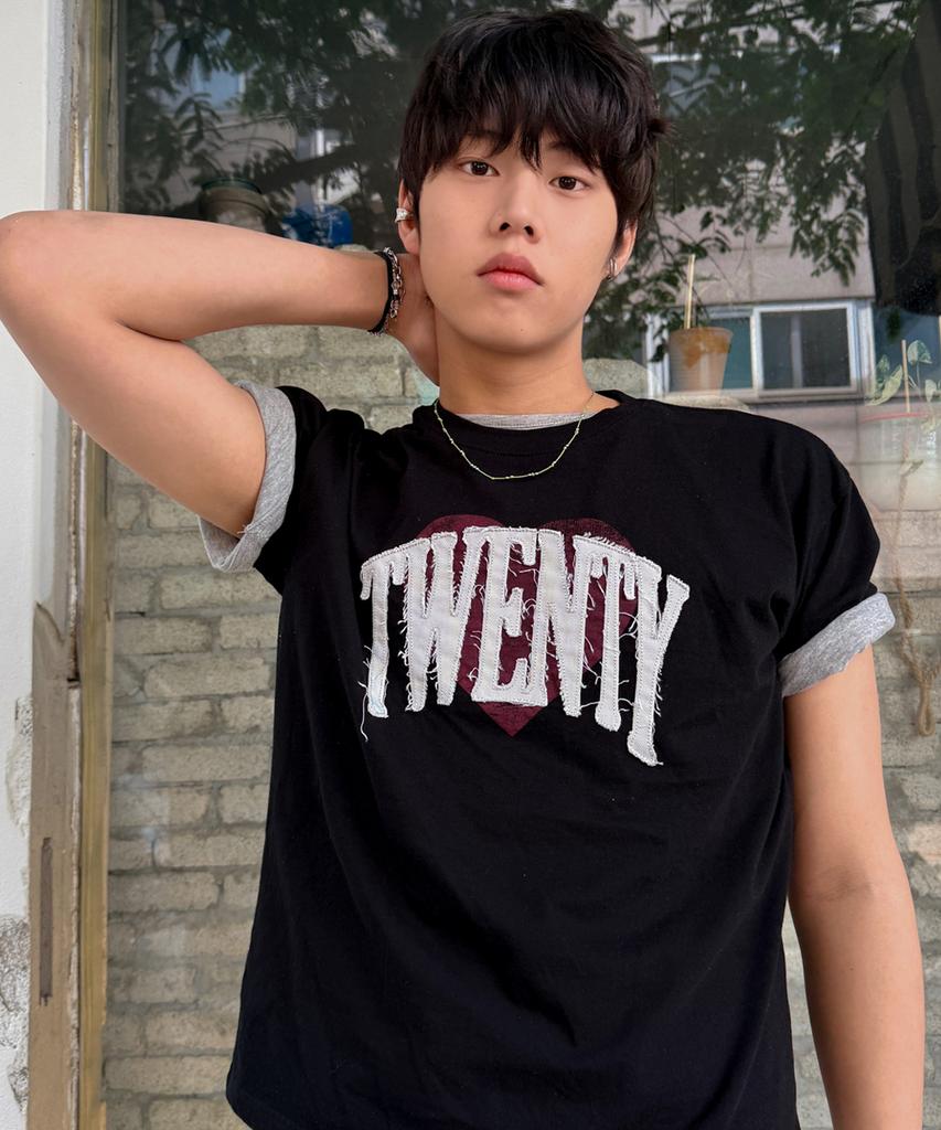 Eontaiteulseoul Untitle Crack Heart Applique Crop Short Sleeve Black