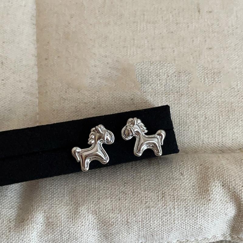 Horse Designs Studs Earrings In Sturdy Alloy Metal for Fashionable Women Jewelry Accessory