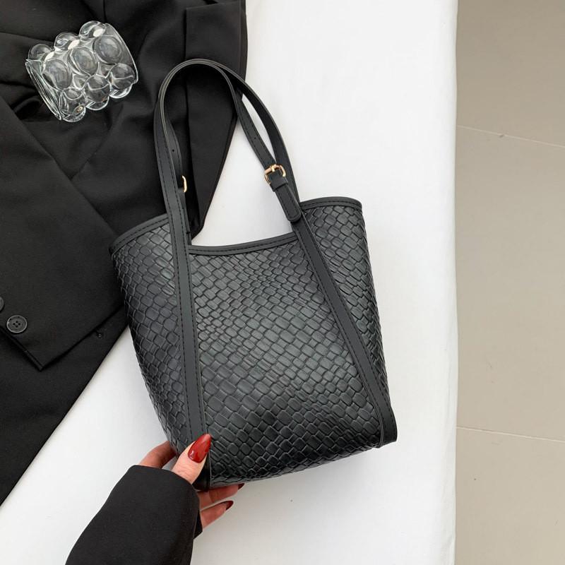 Stylish Retro Single Shoulder Bucket Bag Spacious Designer Handheld Tote For Women