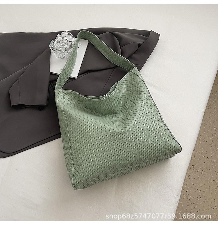 New Fashion Large-capacity Woven Bag 2025 One-shoulder Crossbody Versatile Simple Solid Color Commuter Tote Large Bag