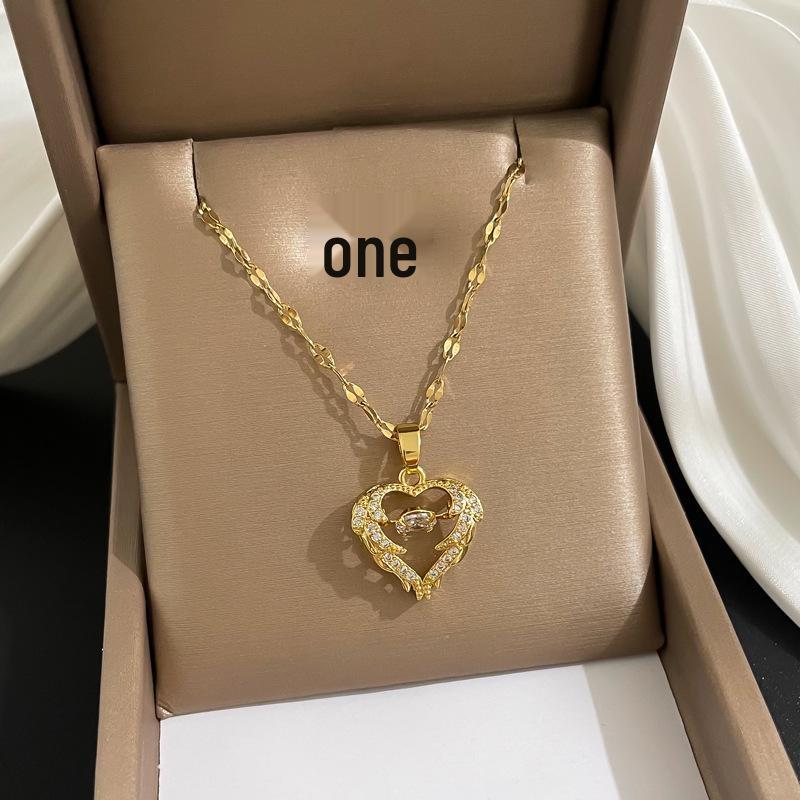 **Lively Women's Necklace: Titanium Steel & Gold-Plated Copper Clavicle Chain**