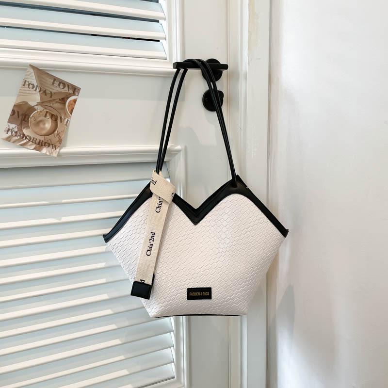 Large capacity retro tote bag classic summer new high-end textured shoulder bag versatile commuter armpit bag