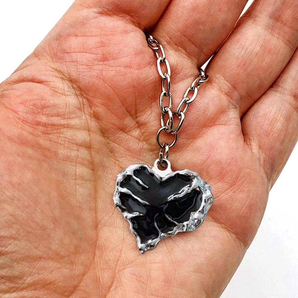 

Gothic Punk Red Heart-shaped Enamel Skeleton Pendant Necklace for Woman Collarbone Chain Halloween Jewelry Valentine s Day Gifts