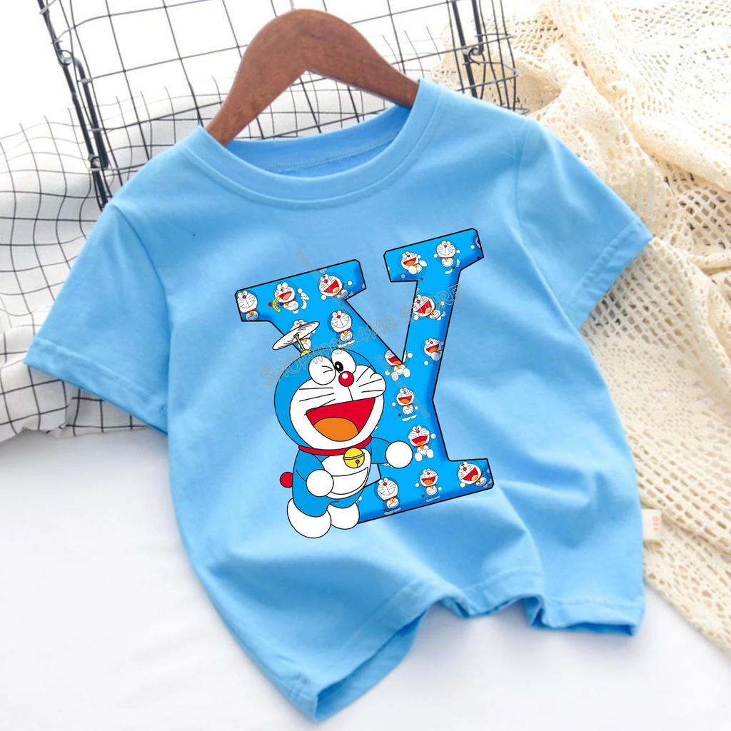 Doraemon Neues T-Shirt für Kinder Blau Buchstabe A-Z Tee Top Kawaii Cartoon Rundhals Kleidung Mode Kinder Anime Kleidung Geschenk
