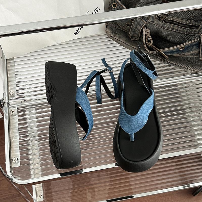 Small Black Strap-on Toe Platform Sandals Women's Fashion Heightened Wedge Heel Pinch Sandals