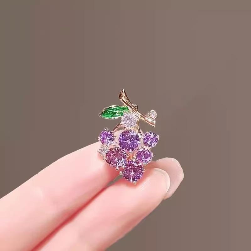 

Stylish Creative Grape Brooch - Versatile and Cute Pin for Suit or Anti-Exposure