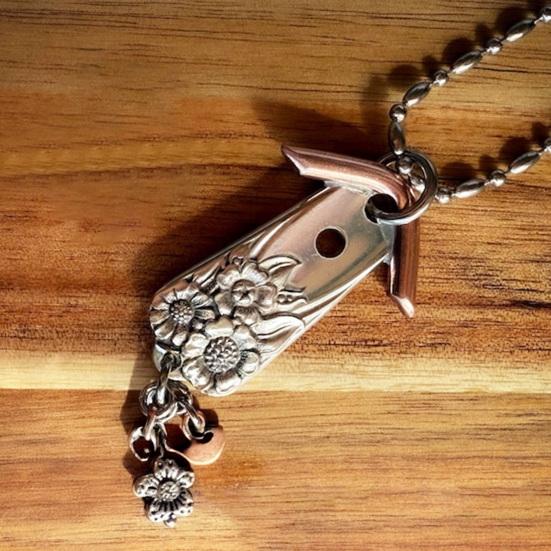 Metal Carving Birdhouse Necklace Adjustable Lightweight Men Women Bird House Pendant Chain Necklace Fashion Jewelry Accessories