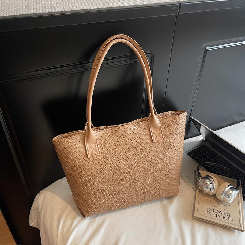 Large Capacity Woven Pattern Indentation Tote Bag Women's 2025 Summer New Fashion Texture Versatile Shoulder Handbag Women