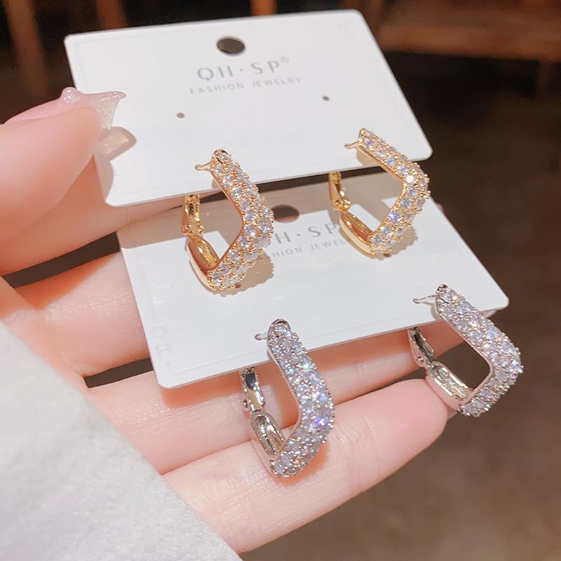 Sweet and Light Luxury Square Buckle Earrings for Women Cold Style High-end French Versatile Diamond Earrings