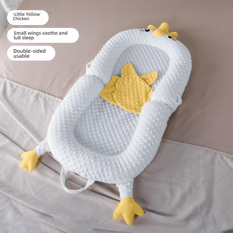 

Успокаивающая кроватка для новорожденных с наклонной подушкой и подставкой для ног и стойкой для игрушек для комфортного гнездышка Little Yellow Chicken Sin