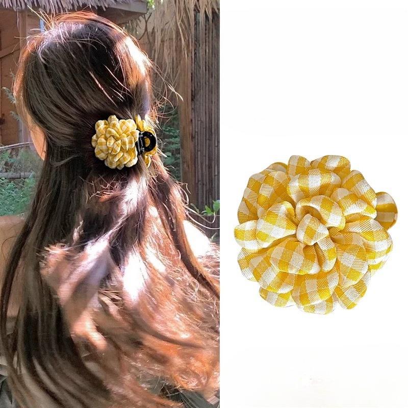 

The Large Checkered Flower Hairpin At The Back of The Head Shows Hair Volume. The Shark Clip Is A Versatile Hair Accessory small жовтий