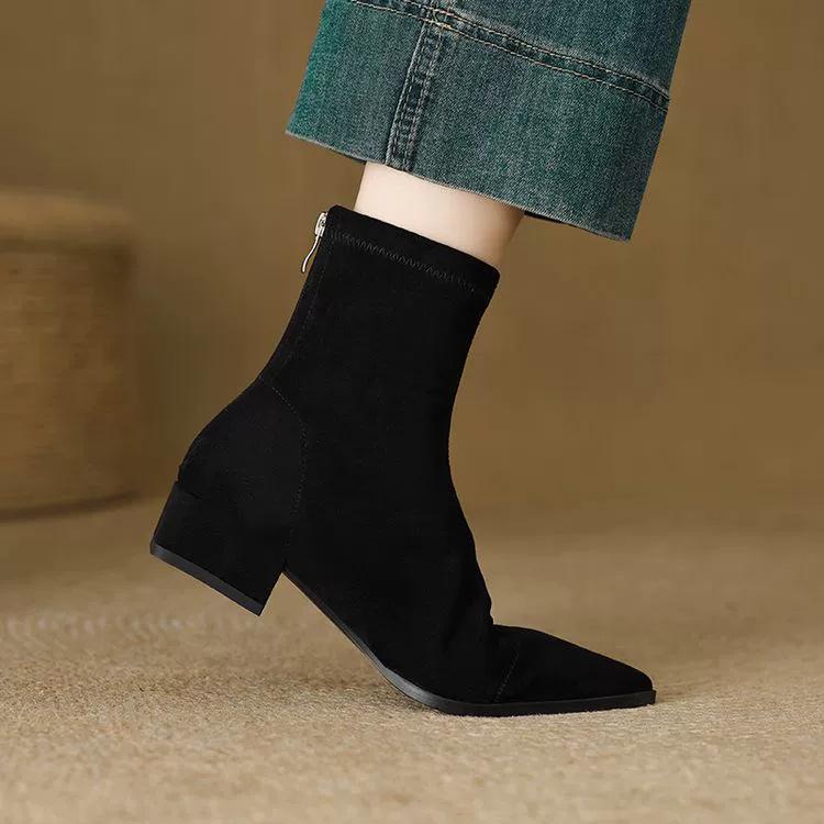 Stivaletti da donna 2026 nuovi autunno e inverno stivaletti color carne a fondo piatto stivaletti corti francesi a punta da donna
