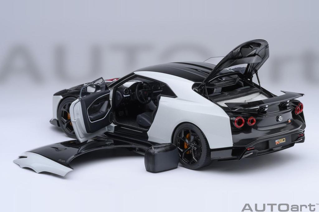 AUTOart Scale Nissan by ITALDESIGN Finished Model 77511 1/18 GT-R50 (Metallic White/Black)