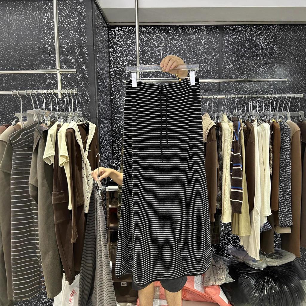 Women's Striped Knit Midi Skirt: High-Waisted, Elastic, Slimming, Back Slit, Perfect for Autumn and Winter.