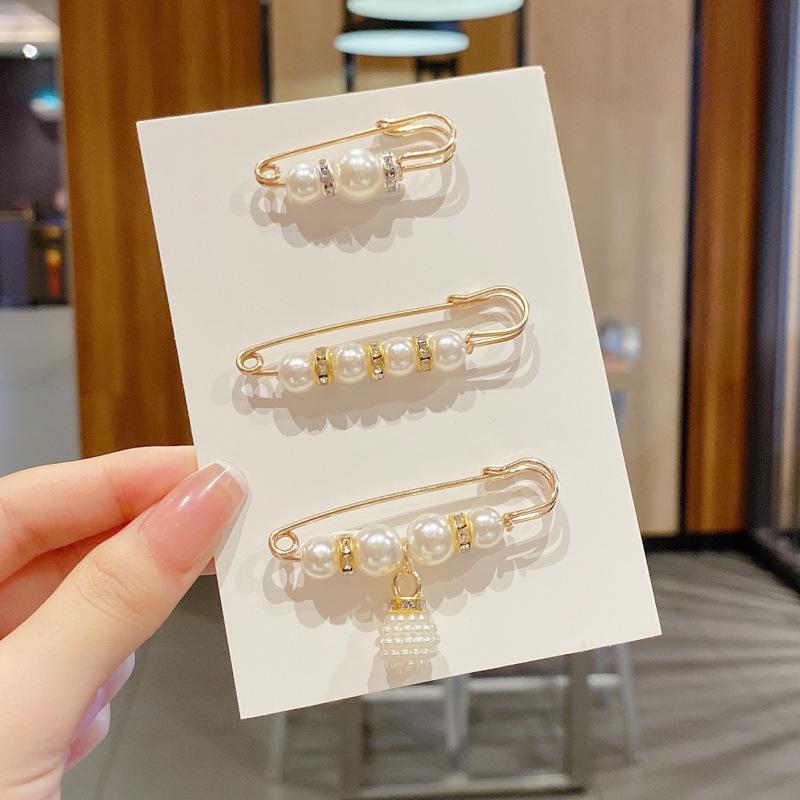 Women's Invisible Pearl Brooch: Anti-Exposure Collar Pin for Shirts and Corsages.