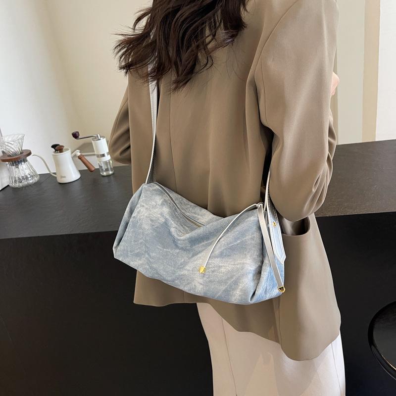 Trend fashion bag women's 2025 summer Korean version of simple casual pillow bag niche high-end commuter shoulder bag