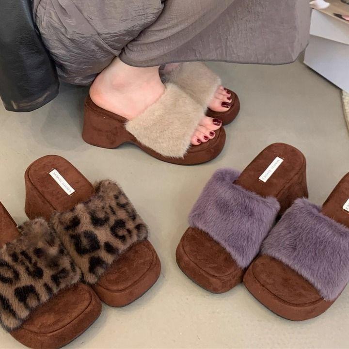 French retro leopard print wedge heel fluffy slippers women's outer wear 2025 autumn and winter fairy evening wind heightened cotton slippers