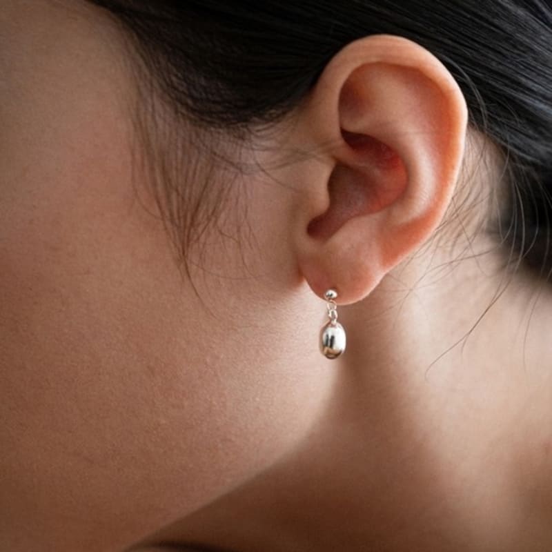 EEY Tiny Oval Drop Earrings