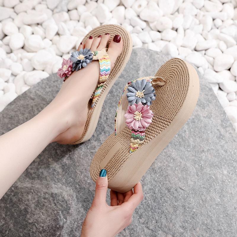 Summer New 2025 Sandals Flip Flop Beach Slipper With Stylish Fashion Comfortable Flat Cute Slippers For Women Platform Hot
