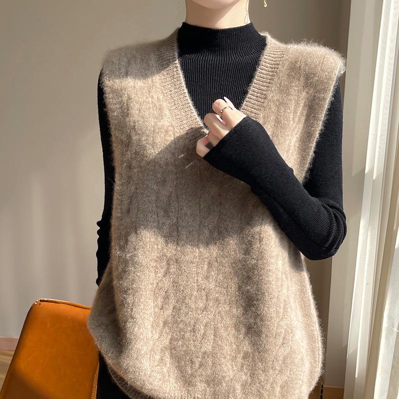 Women's Retro V-Neck Wool Knit Vest - Sleeveless, Jacquard Design, Loose Fit