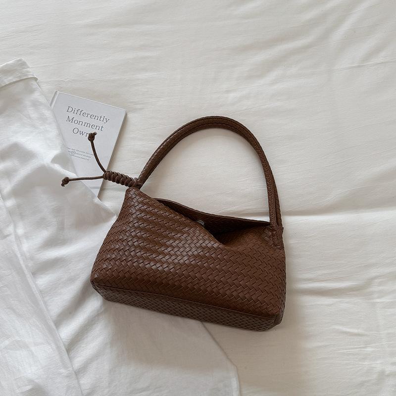 Hand-held Woven Bag - A Retro and Unique Handbag for Casual Commuting, Suitable for Carrying on The Arm.