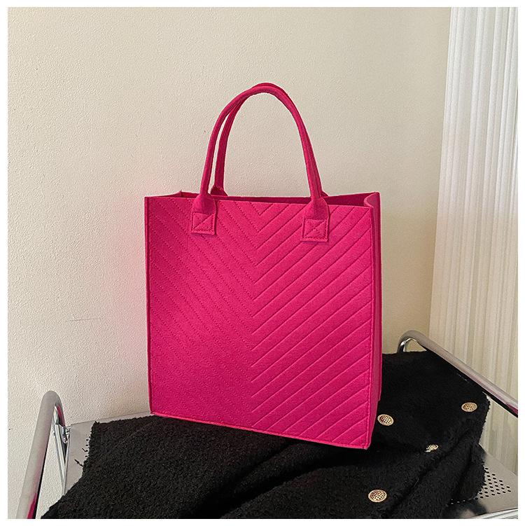 

2025 new solid color casual vertical portable women s shoulder bag solid color car casual large capacity felt bag рожевий червоний колір