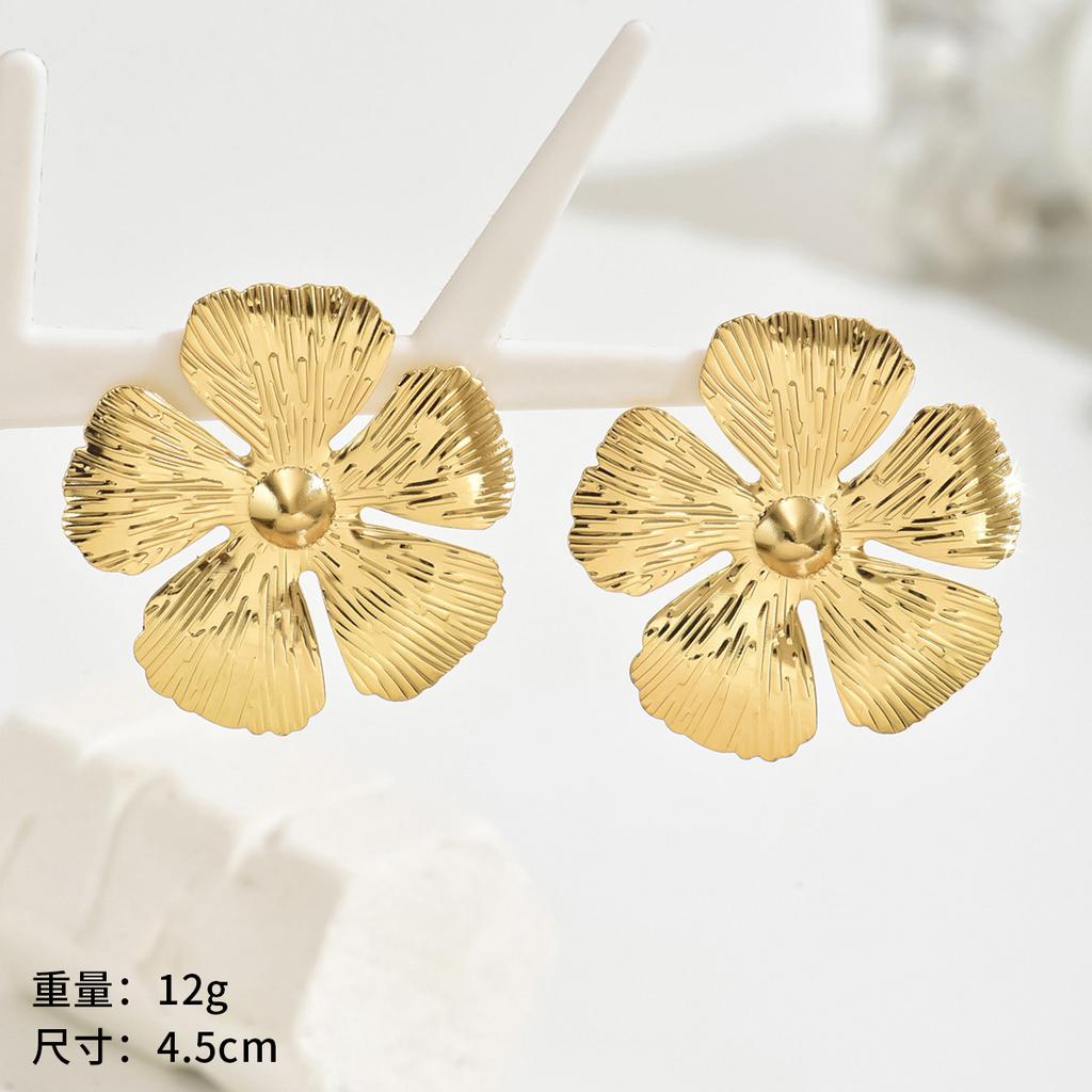 European and American retro cold wind metal exaggerated flower flower stud earrings fashionable and popular simple and versatile earrings