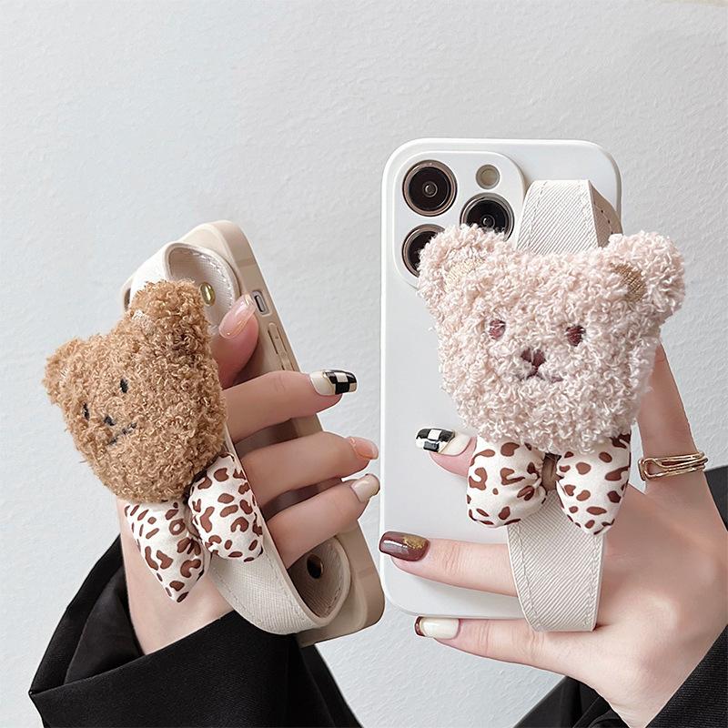 Applicable To Iphone17Pro Mobile Phone Case Wristband Bear Wind 16 Apple 15/14 All-Inclusive Fine Hole Anti-Drop 13
