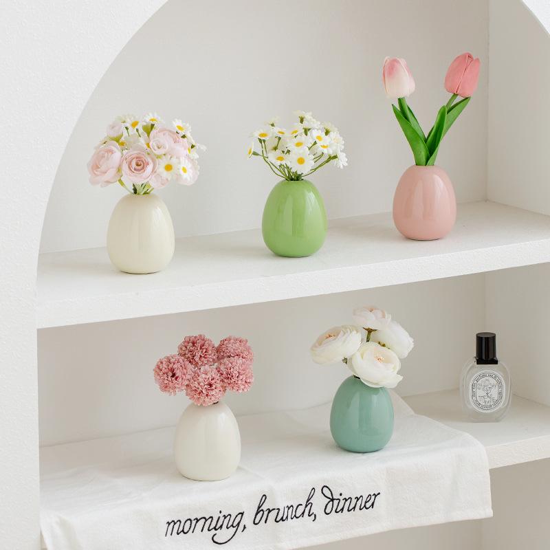Small Daisy Artificial Flower in Cream Ceramic Vase - Ins Style Tulip for Living Room or Bedroom Decoration.