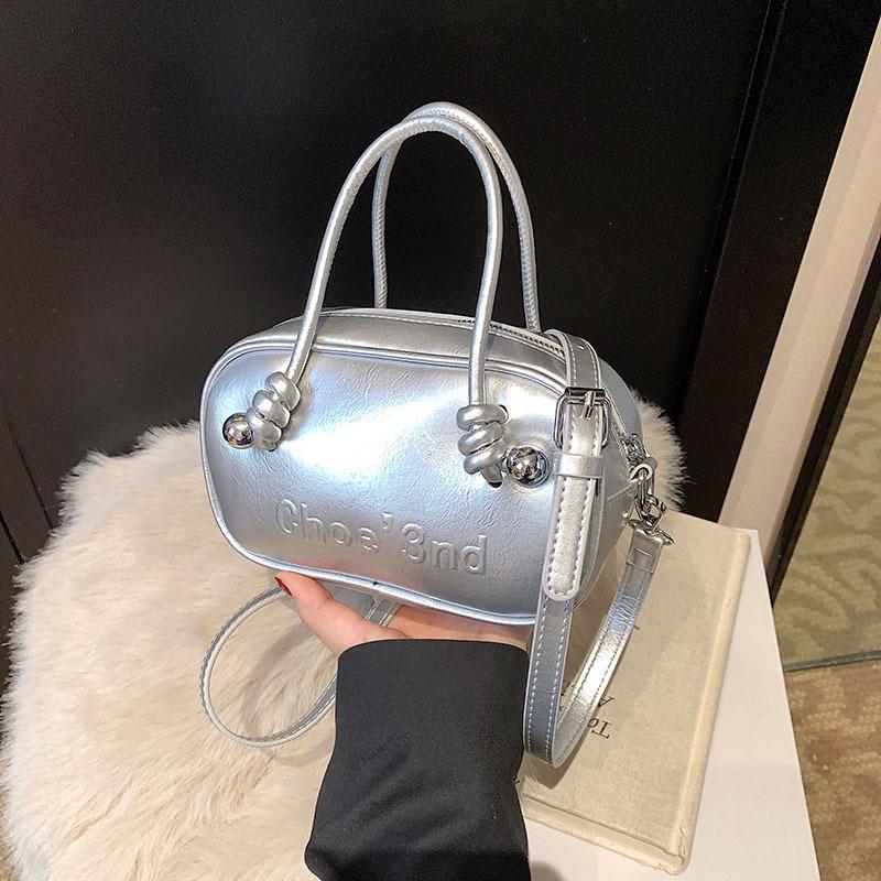 Small Bag Women's New Versatile Retro Shoulder Messenger Bag Popular Portable Small Square Bag