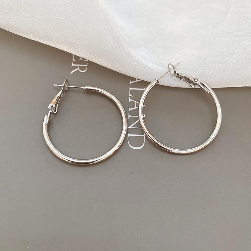 Silver Needle Metal Earrings, Fashionable and Simple, Versatile Temperament Earrings, Earrings, Pendants, Niche Design Earrings.