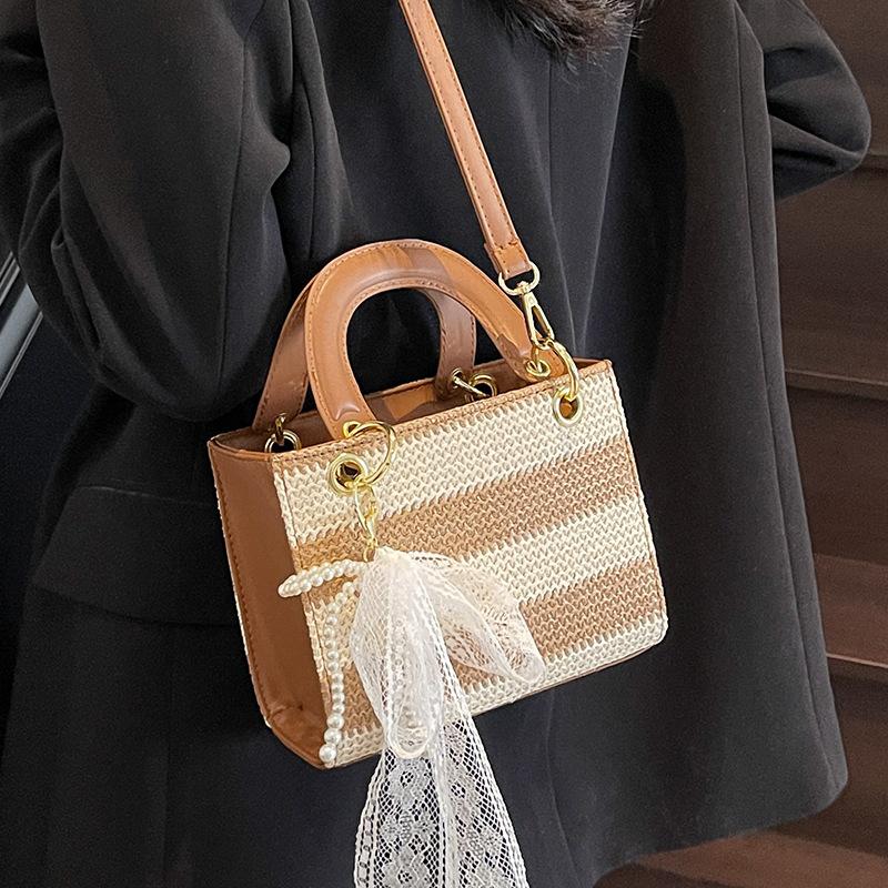 2025 new niche design fashion high sense straw woven portable Princess Diana bag foreign style versatile contrasting color messenger women's bag